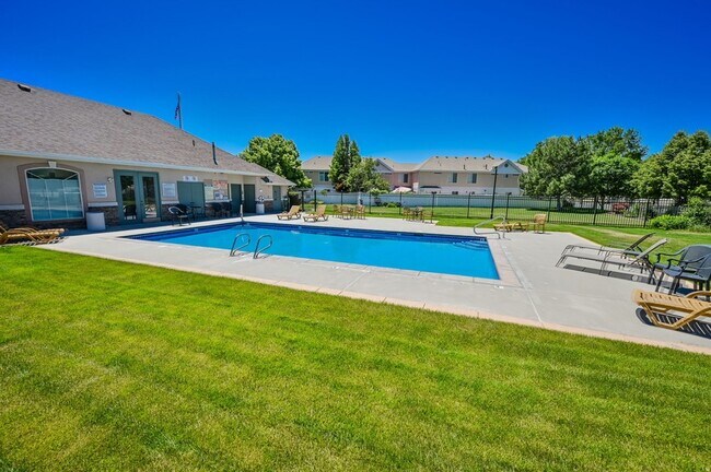 Building Photo - 11976 Draperville Ave