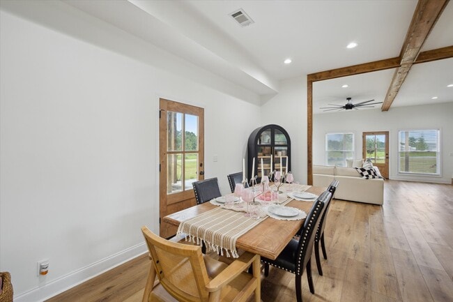 Building Photo - 1513 Paris Ave