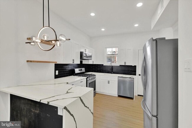 Building Photo - 2117 S Alden St