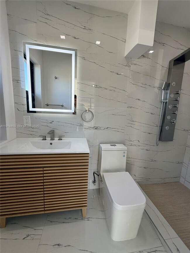 Building Photo - 12615 N Miami Ave