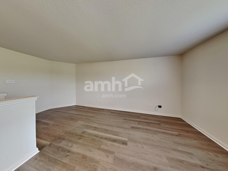 Building Photo - 9055 Lone Cypress Dr