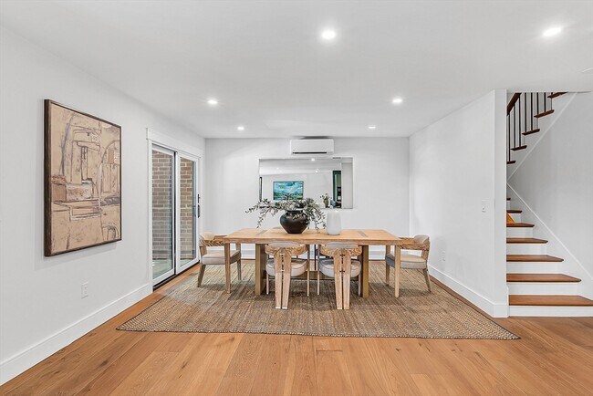 Building Photo - 935 Washington St