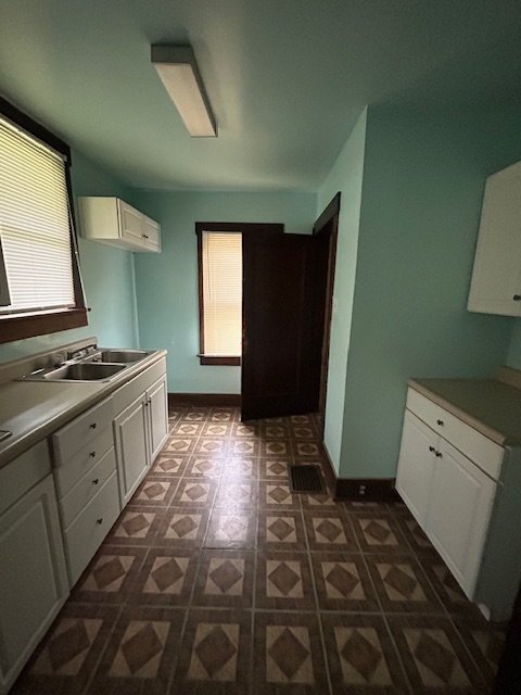 Building Photo - 853 N College St