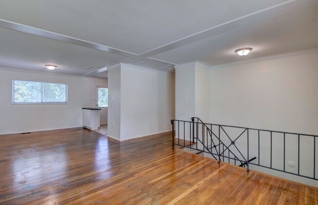 Building Photo - Spacious 4 bed, 2 bath in Sherwood!