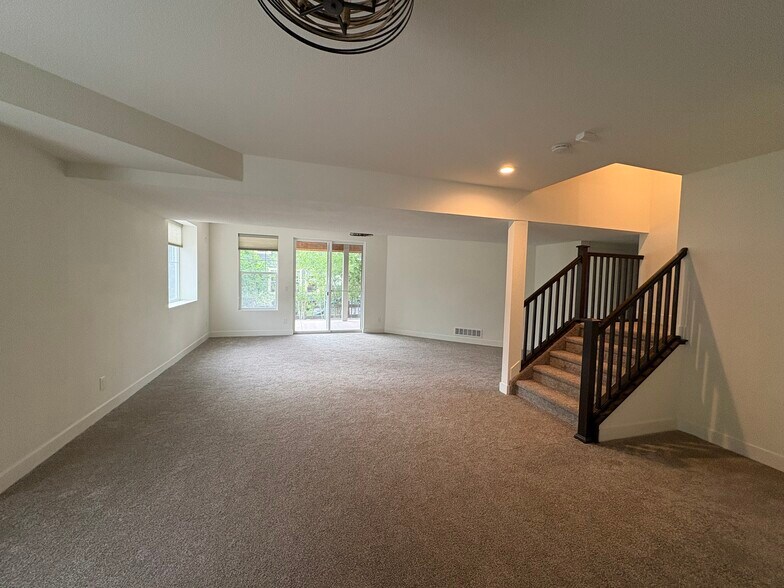 Large walk-out basement - 15705 Red Deer Dr