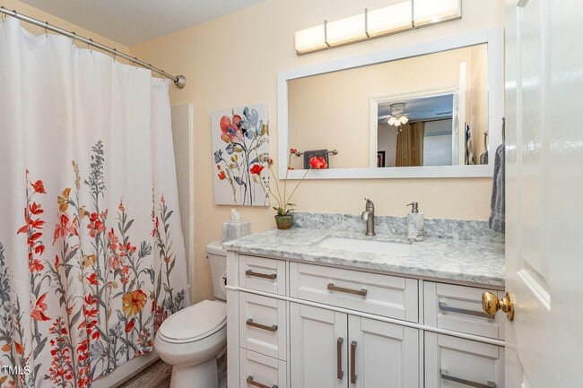 Building Photo - Beautifully Updated Townhome Near Historic Downtown Apex