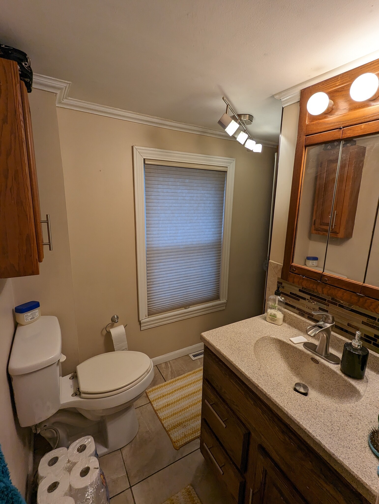 Main Bath - 1308 Wright St