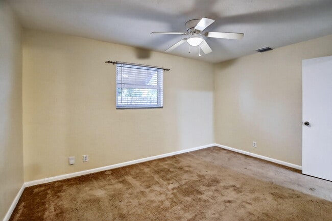 Building Photo - 3761 SW 18th St