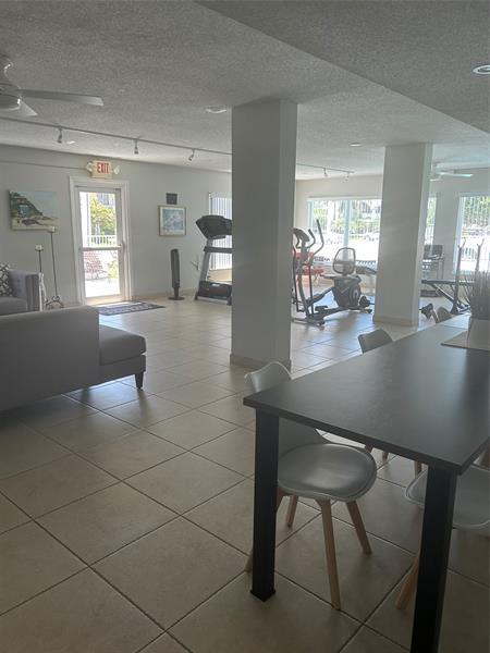 Building Photo - 550 Bayshore Dr