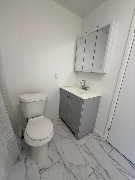 Building Photo - 109 6th Ave