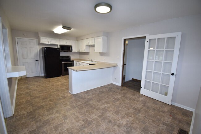 Building Photo - 304 Hilldale Ln