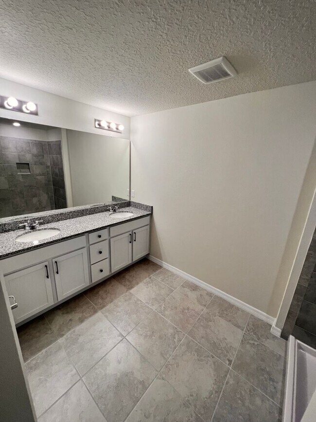 Building Photo - Move In ASAP!! - Brand New 3 bedroom 2.5 bath Townhouse for rent in Kissimmee, FL.