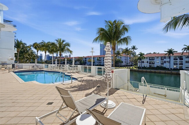 Building Photo - 3030 NE 188th St