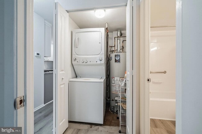 Building Photo - 611-15-615 Roxborough Ave