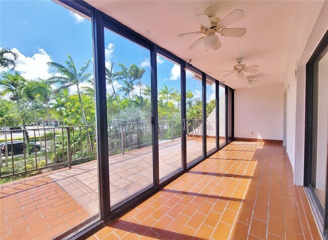 Building Photo - 77 Crandon Blvd