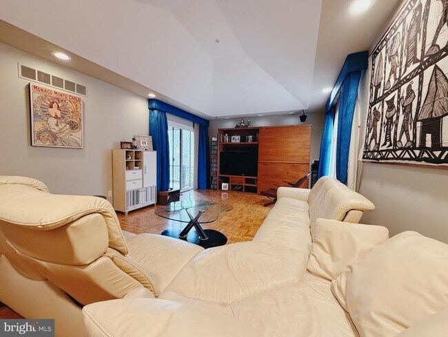 Building Photo - 1317 Mettler Rd