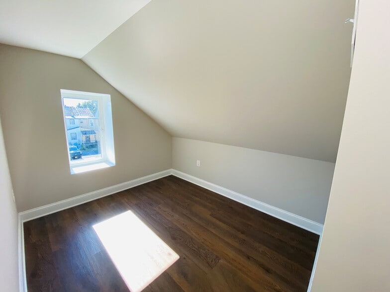 3rd floor bonus room/office - 115 Susquehanna Ave
