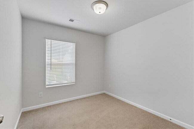 Building Photo - 2832 Saratoga Lake View