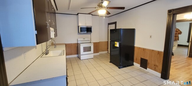 Building Photo - 130 Church St