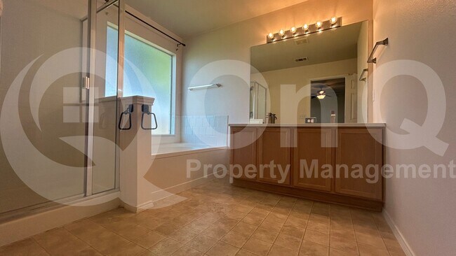 Building Photo - 3003 Elderberry Dr