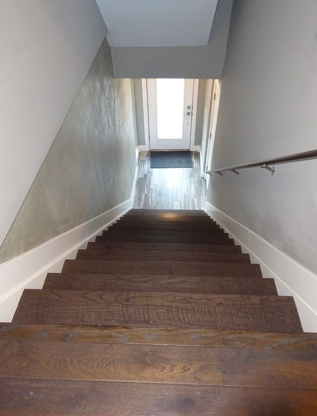 Building Photo - Beautiful Two Bedroom Condo w/ Rooftop Patio