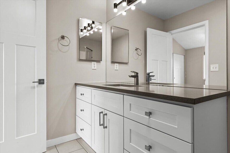 Building Photo - 501 23rd Ave S