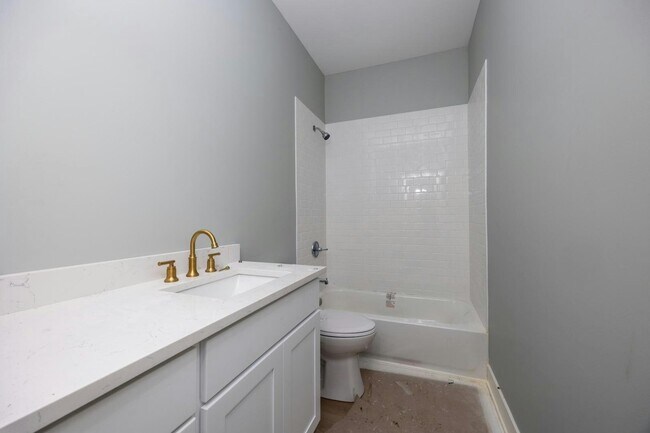 Building Photo - 827 W Montrose Harbor Dr
