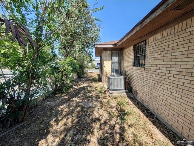 Building Photo - 14 Fresno Ave