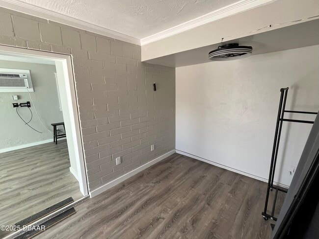 Building Photo - 515 Frances Terrace