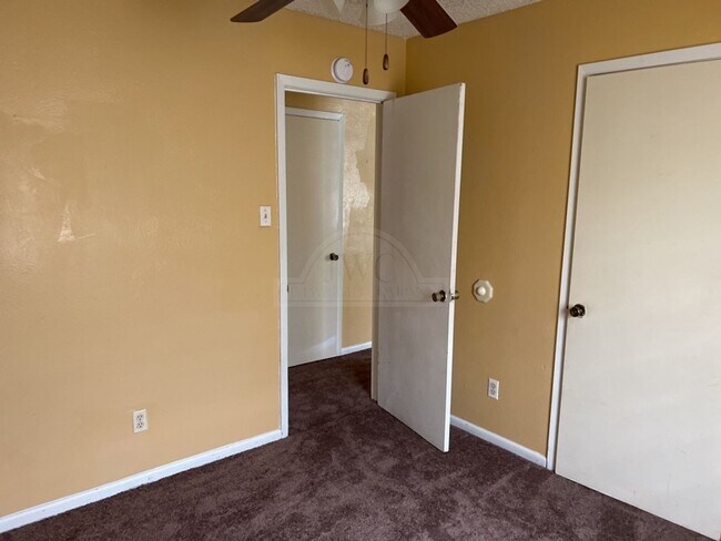 Building Photo - 820 Michelle Dr
