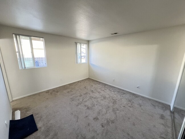 Building Photo - Amazing 4 Bedroom in the Heart of SD!