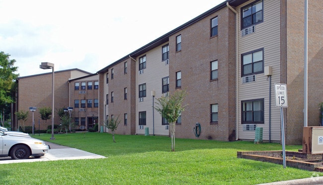 Building Photo - Baten Arms