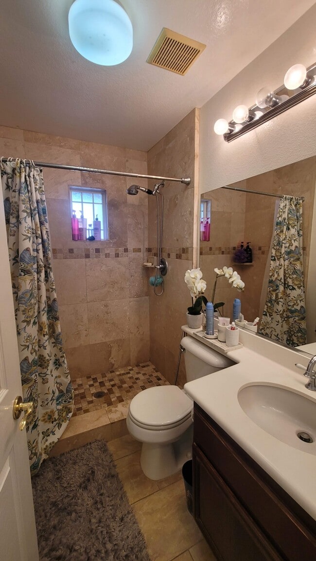 Building Photo - 2422 Pointe Pkwy