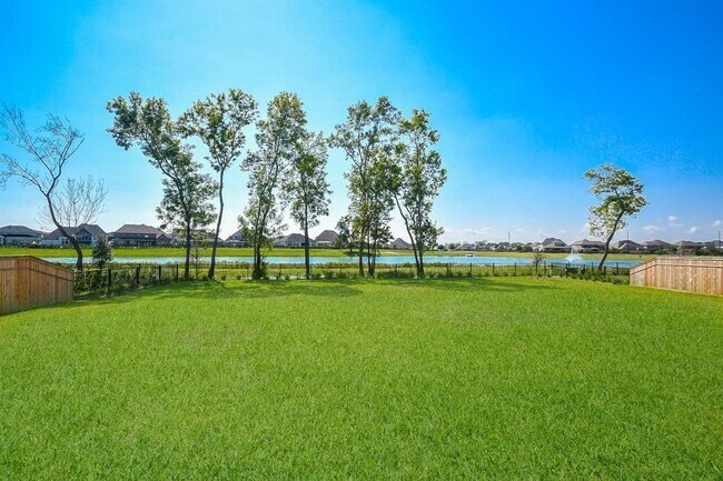 Building Photo - 10334 Fountain Shore Dr