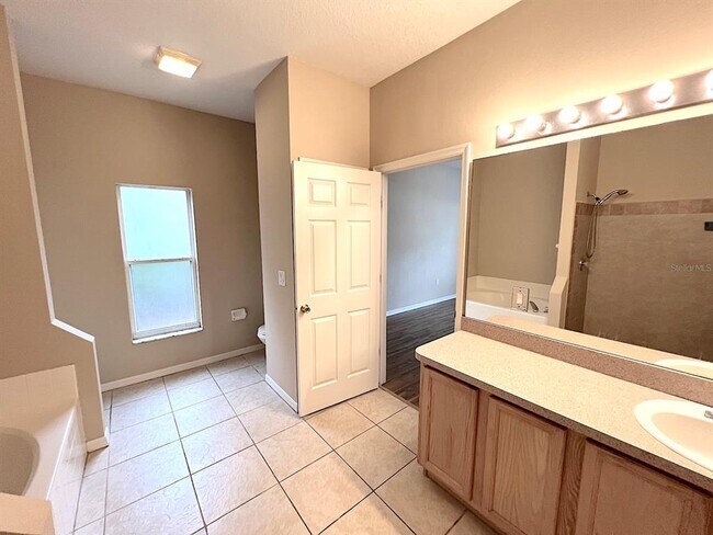 Building Photo - 36 Ripplewood Ln