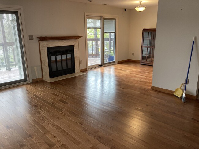 Living/Dining Area - 8150 Shorewalk Dr