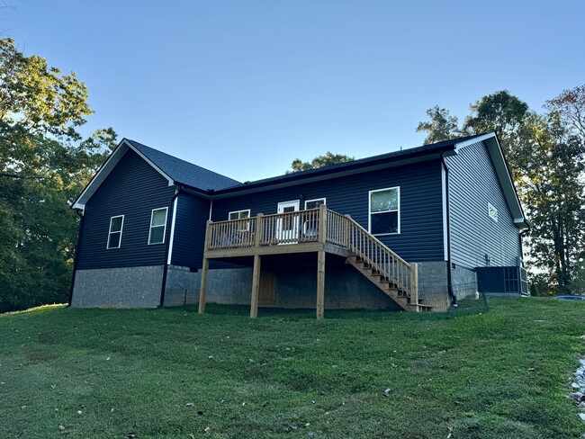 Building Photo - 311 Country Ln