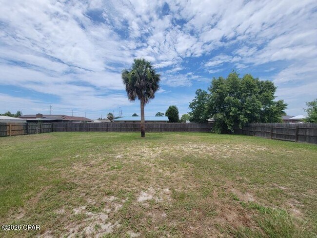 Building Photo - 836 Miles Dr