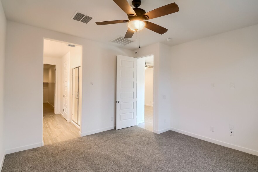 Building Photo - 8917 W Palo Verde Dr
