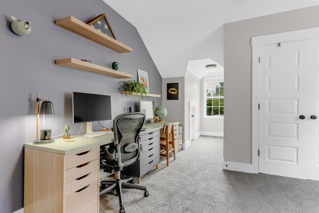 Building Photo - 185 Alexander St