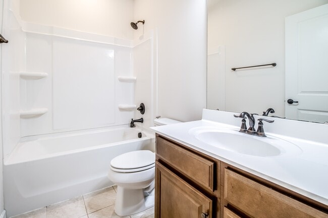Building Photo - 2048 Oglethorpe Dr