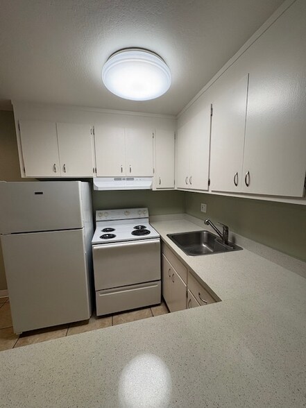 Building Photo - 303 Lee St