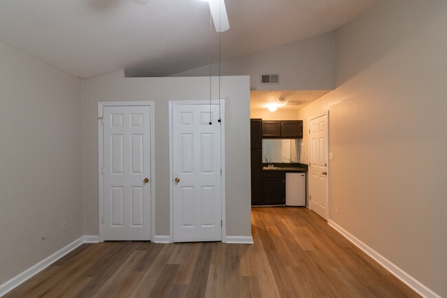 Building Photo - 285 E Harrison St