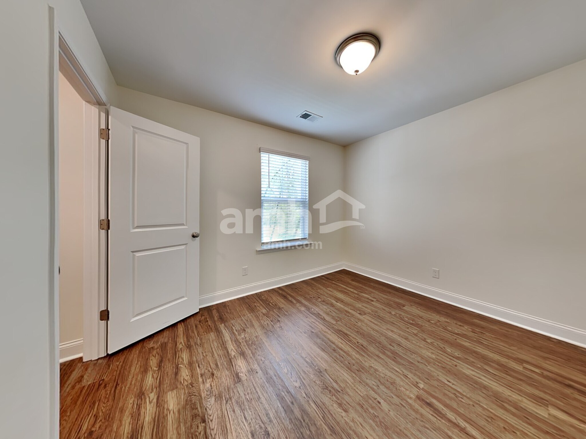 Building Photo - 223 Swan Dr