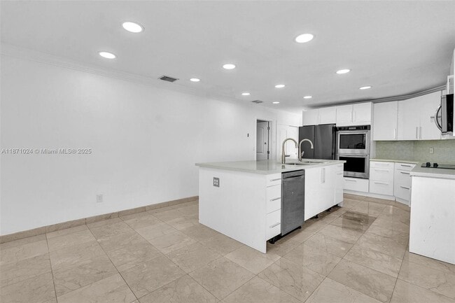 Building Photo - 20645 NE 25th Pl