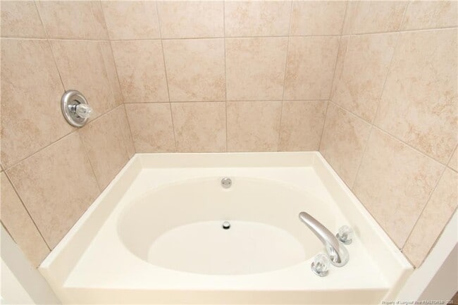 Building Photo - 101 Lake Meadow Dr