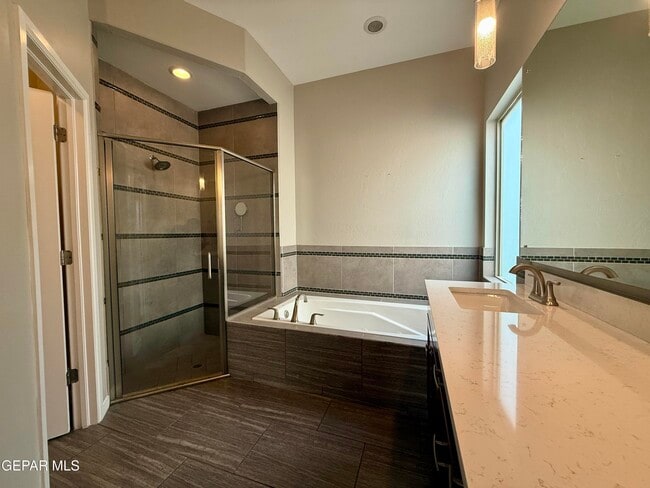 Building Photo - 1252 Desert Mirage Pl