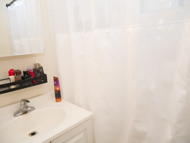 Building Photo - 1027 Commonwealth Ave