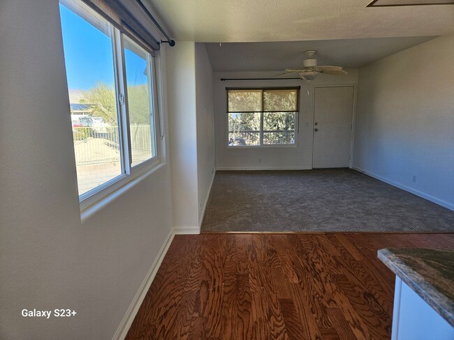 Building Photo - ADORABLE 1 BED/1 BATH CONDO