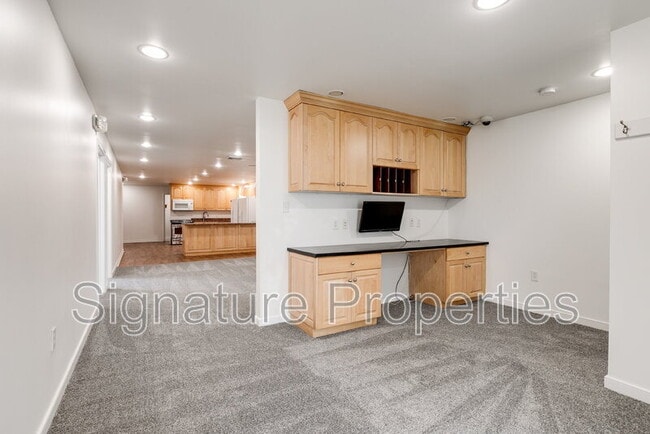 Building Photo - 2312 W Cary St